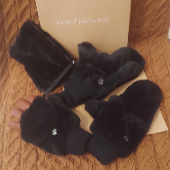 House of Harlow Faux Fur Fingerless  Gloves/Mittens Tech Gloves Wristlet Bag NIB - Picture 4 of 16